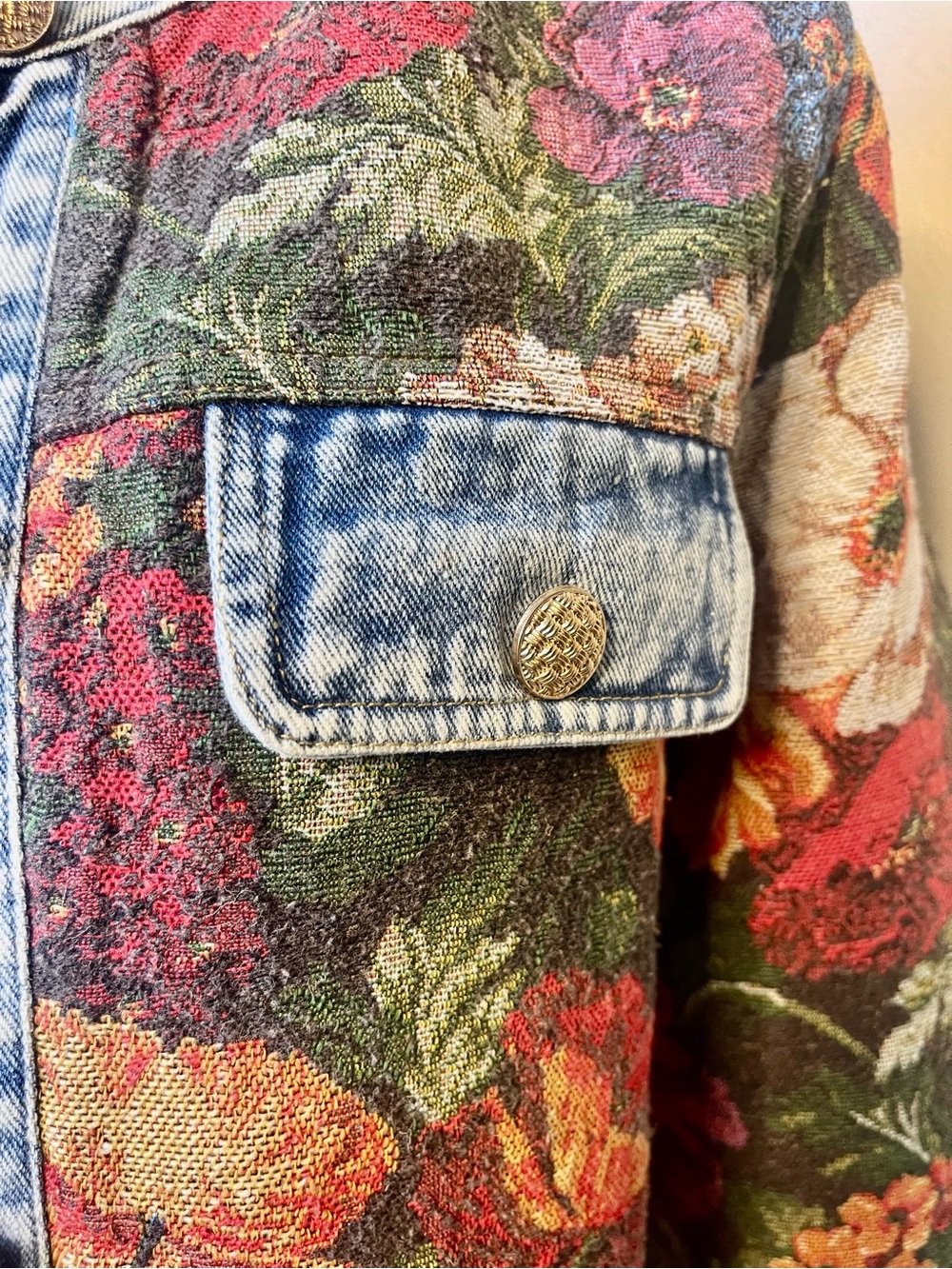 NEW VEVERET FLORAL TAPESTRY JACQUARD DENIM STATEMENT JACKET GOLD BUTTONS SIZE M - Picture 9 of 17